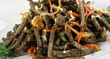 Рецепт - Салат с печенью и овощами