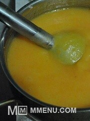 Приготовление блюда по рецепту - Сырный суп с куриной грудкой и грибами. Шаг 4