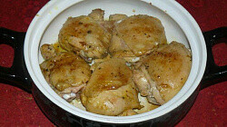 Рецепт: Куриные бедра в духовке
