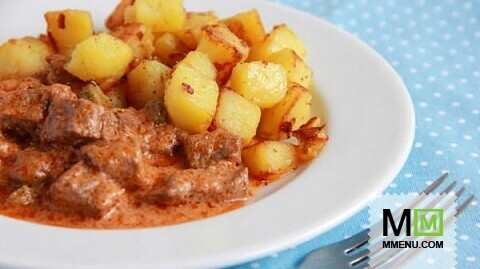 Говядина в томатном соусе с маринованными огурцами Говядина в томатном соусе с маринованными огурцами