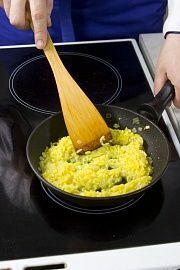 Приготовление блюда по рецепту - Телятина с шафранным рисом. Шаг 5