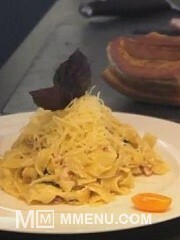 Приготовление блюда по рецепту - Спагетти карбонара со свиной грудинкой с сыром пармезаном в сливочном соусе. Шаг 4