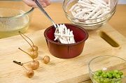 Приготовление блюда по рецепту - Заливное из курицы с фруктами. Шаг 9