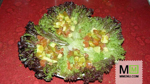 Салат с авокадо и лососем