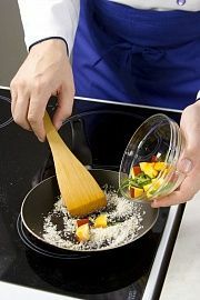 Приготовление блюда по рецепту - Фаршированные нектарины с винным соусом. Шаг 3