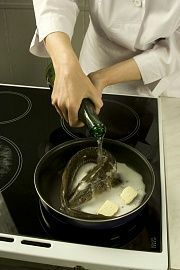 Приготовление блюда по рецепту - Стерлядь, припущенная в шампанском (2). Шаг 5