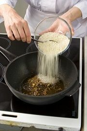 Приготовление блюда по рецепту - Ароматный рис. Шаг 2