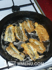 Приготовление блюда по рецепту - Жареное филе мойвы. Шаг 5