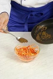 Приготовление блюда по рецепту - Салат из моркови с орехами кешью. Шаг 2