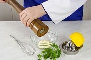 Приготовление блюда по рецепту - Салат с помидорами и оливками. Шаг 5