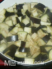 Приготовление блюда по рецепту - Тушеные баклажаны с помидорами. Шаг 1