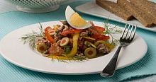 Рецепт - Салат с тунцом и оливками