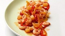 Рецепт - Креветки, тушенные с ананасом
