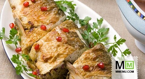 Рыба, фаршированная зернами граната и орехами Рыба, фаршированная зернами граната и орехами