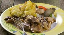 Рецепт - Мясо марала, тушенное с грибами