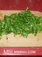 Приготовление блюда по рецепту - Зеленый салат. Шаг 3