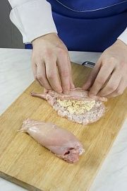 Приготовление блюда по рецепту - Куриные котлеты на косточке. Шаг 3