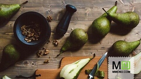 Груши с шафраном и хрустящими грецкими орехами Груши с шафраном и хрустящими грецкими орехами