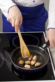 Приготовление блюда по рецепту - Гуляш из свинины с фасолью. Шаг 2