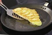 Приготовление блюда по рецепту - Окунь в «чешуе» из картофеля. Шаг 11