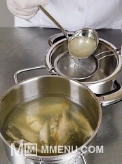 Приготовление блюда по рецепту - Уха стерляжья янтарная. Шаг 2