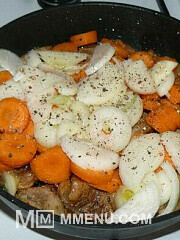 Приготовление блюда по рецепту - Мясо с кабачками и овощами. Шаг 3