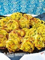 Приготовление блюда по рецепту - Луковые оладьи (Bhaji). Шаг 7