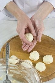Приготовление блюда по рецепту - Пирожные «Абрикосы». Шаг 2