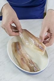Приготовление блюда по рецепту - Рыба по–охотски. Шаг 1