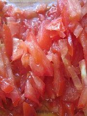 Приготовление блюда по рецепту - Пикантный салатик. Шаг 3