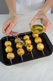 Приготовление блюда по рецепту - Шашлык из яблок. Шаг 3
