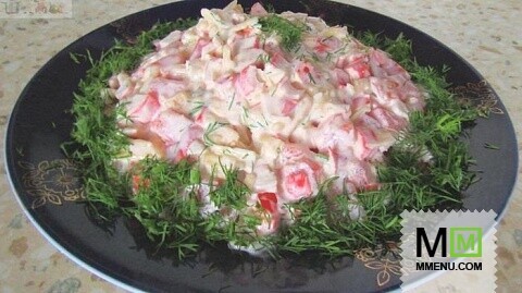 Салат с крабовыми палочками, сыром и помидорами