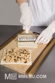 Приготовление блюда по рецепту - Пирог слоеный с эремчеком и изюмом. Шаг 3