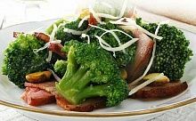 Рецепт - Салат с брокколи и жареными фисташками