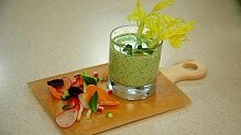 Рецепт - Летний зеленый суп с рукколой и мятой 