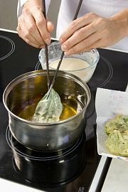 Приготовление блюда по рецепту - "Рыба" из шпината во фритюре. Шаг 3