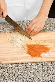 Приготовление блюда по рецепту - Салат из овощей со сметаной. Шаг 1