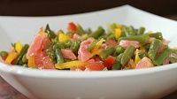 Фасолевый салат с лососем.