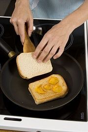 Приготовление блюда по рецепту - Бутерброд "Смайл". Шаг 5