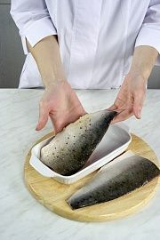 Приготовление блюда по рецепту - Филе горбуши в сырном соусе. Шаг 1