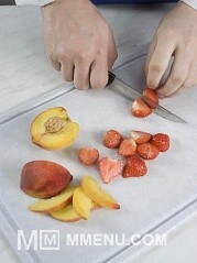 Приготовление блюда по рецепту - Коктейль «Красавчик». Шаг 1